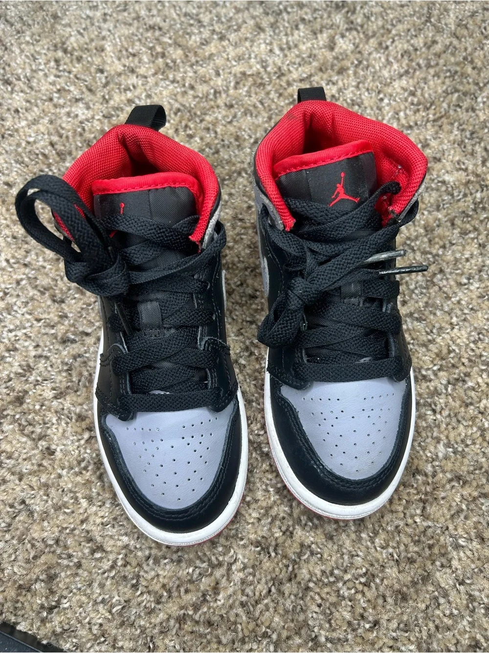 Two pairs of shoes, $45 ending date on July 4 DQ8423-006 Nike GS Air Jordan 1